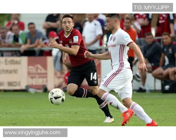 足球维尔茨堡踢球者迎战圣保利全力争胜的精彩对决