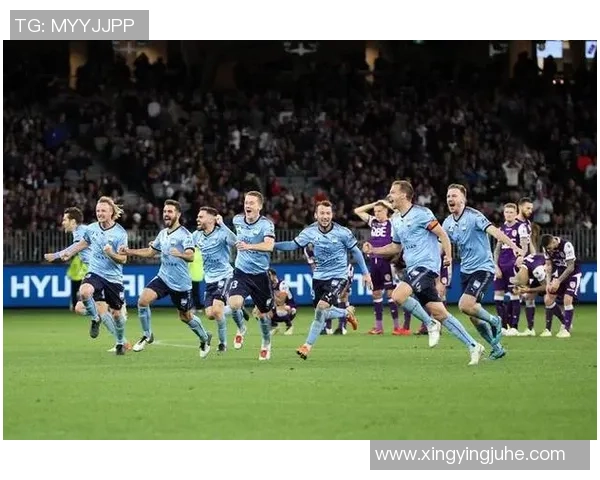 阿德莱德联女队迎战墨尔本城女队争夺澳大利亚女子足球联赛冠军荣耀