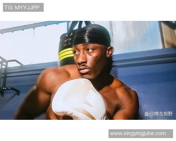 巴克里·萨马克重拳KO对手，方针国际拳王头衔